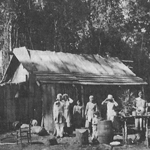 Familia de pioneiros vivendo em seu lote, em 1932